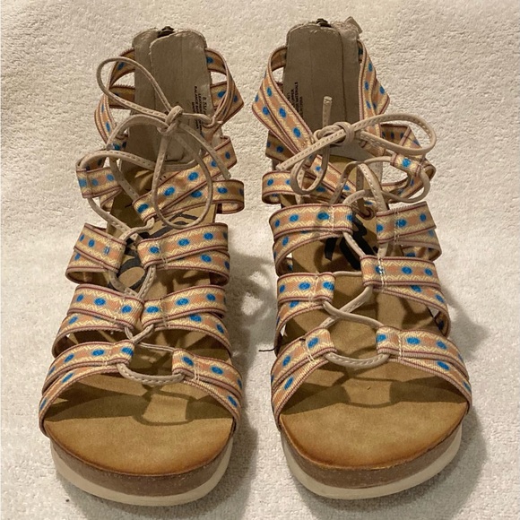 OTBT Way Out Women's Gladiator Ghillie Tie Zip Wedge Sandals 8.5 Mid Taupe - Picture 2 of 8